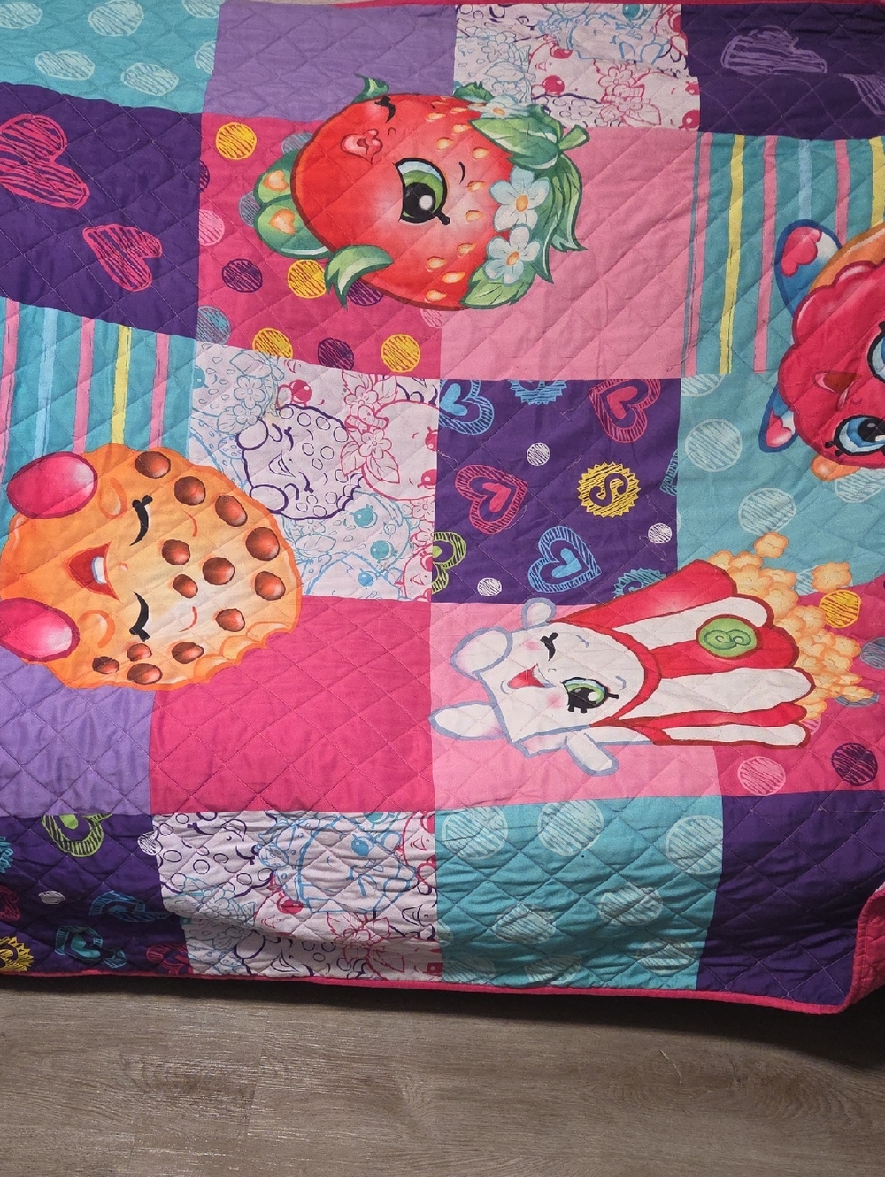 Shopkins Bedding- Children's Shopkins Quit; 2 Pillow Sham- 2 Pillowcases